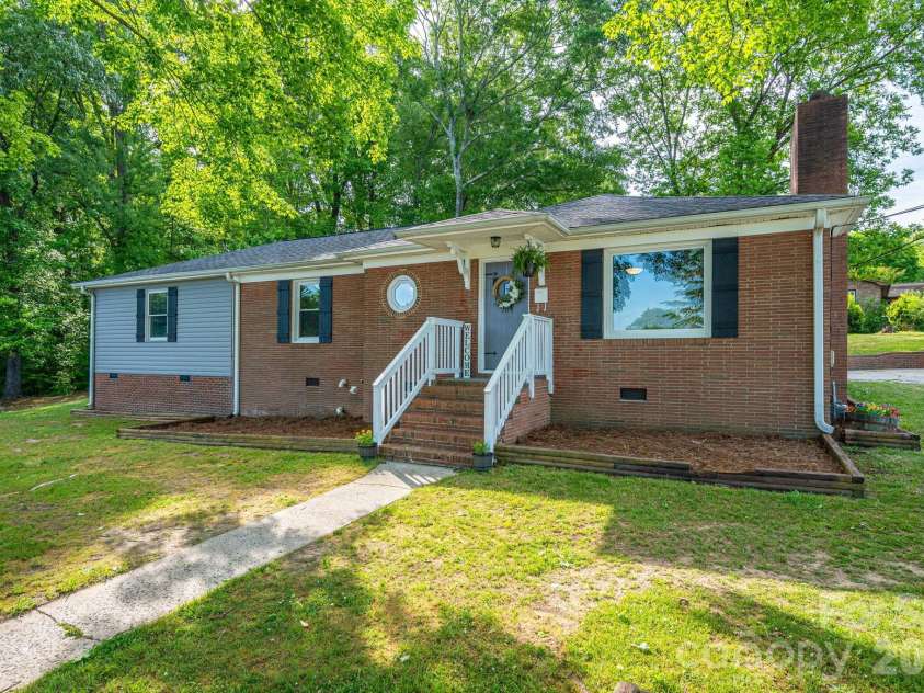 704 Dogwood Drive, Lincolnton, NC 28092.  MLS# CAR4374250, YatesRealty ID 17743. 