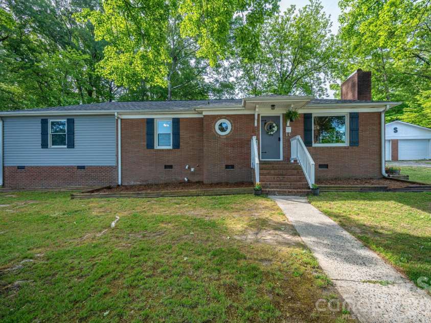 704 Dogwood Drive, Lincolnton, NC 28092.  MLS# CAR4374250, YatesRealty ID 17743. 