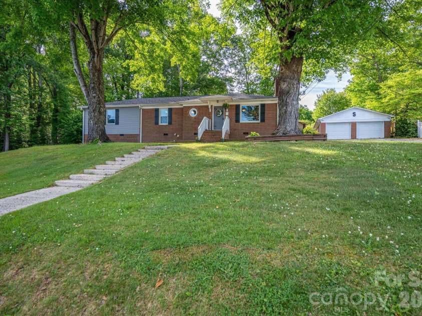 704 Dogwood Drive, Lincolnton, NC 28092.  MLS# CAR4374250, YatesRealty ID 17743. 