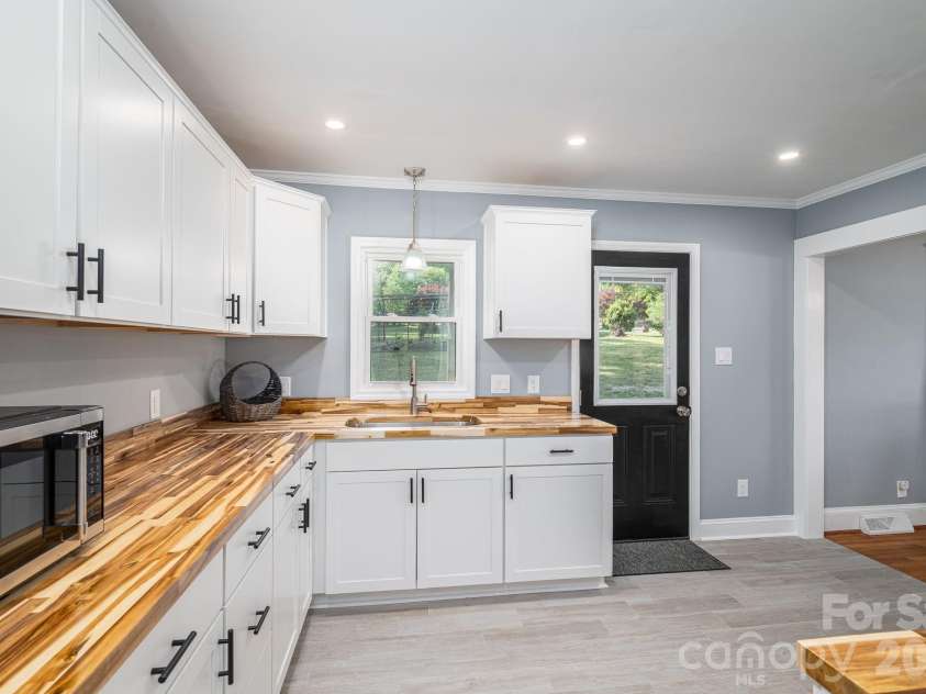 704 Dogwood Drive, Lincolnton, NC 28092.  MLS# CAR4374250, YatesRealty ID 17743. 
