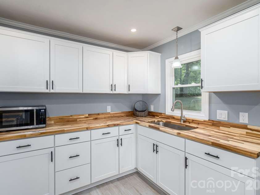 704 Dogwood Drive, Lincolnton, NC 28092.  MLS# CAR4374250, YatesRealty ID 17743. 