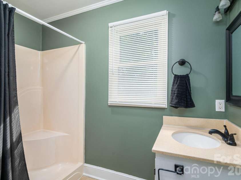 704 Dogwood Drive, Lincolnton, NC 28092.  MLS# CAR4374250, YatesRealty ID 17743. 