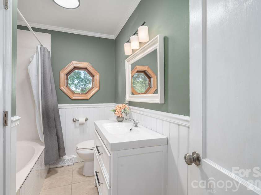 704 Dogwood Drive, Lincolnton, NC 28092.  MLS# CAR4374250, YatesRealty ID 17743. 