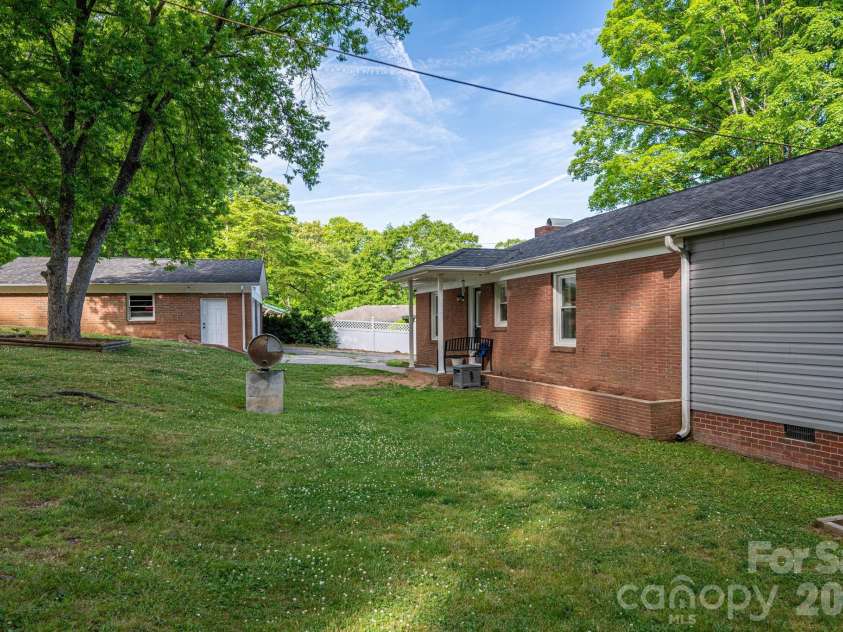 704 Dogwood Drive, Lincolnton, NC 28092.  MLS# CAR4374250, YatesRealty ID 17743. 