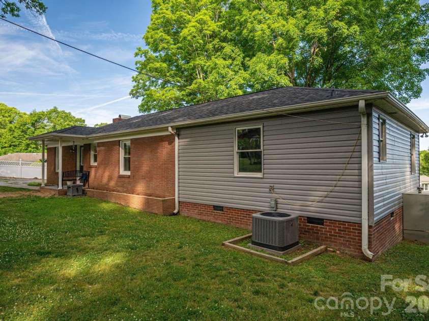 704 Dogwood Drive, Lincolnton, NC 28092.  MLS# CAR4374250, YatesRealty ID 17743. 