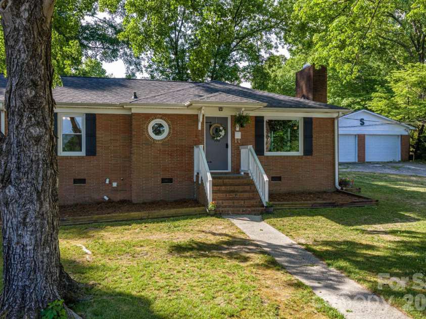 704 Dogwood Drive, Lincolnton, NC 28092.  MLS# CAR4374250, YatesRealty ID 17743. 