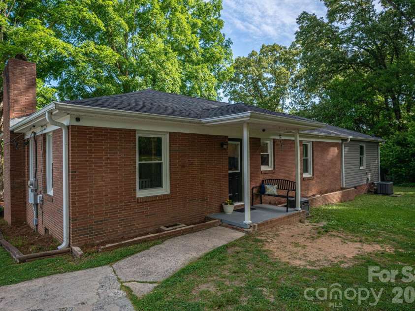 704 Dogwood Drive, Lincolnton, NC 28092.  MLS# CAR4374250, YatesRealty ID 17743. 