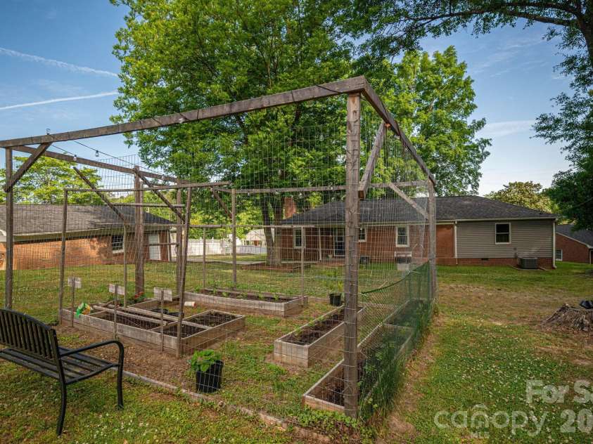 704 Dogwood Drive, Lincolnton, NC 28092.  MLS# CAR4374250, YatesRealty ID 17743. 