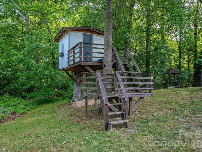 704 Dogwood Drive, Lincolnton, NC 28092.  MLS# CAR4374250, YatesRealty ID 17743. 