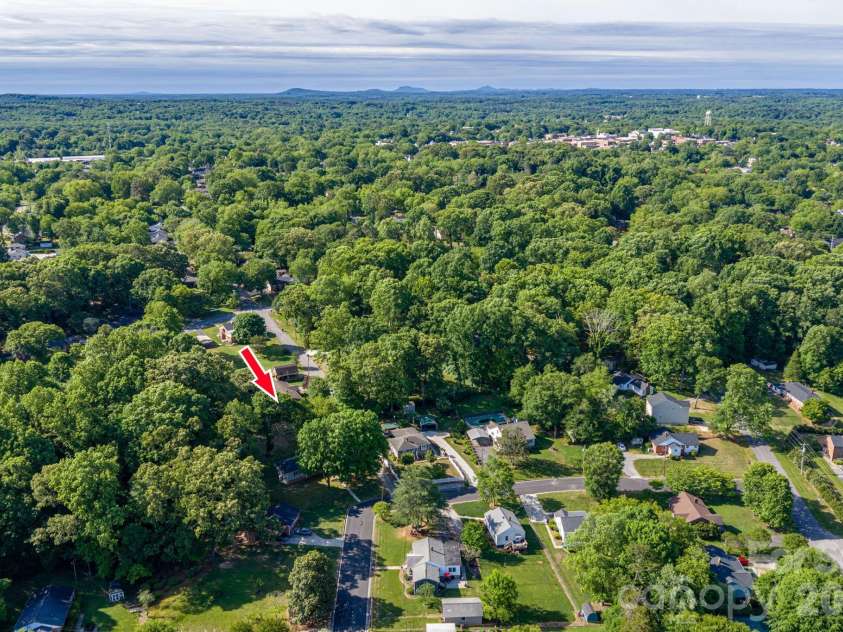 704 Dogwood Drive, Lincolnton, NC 28092.  MLS# CAR4374250, YatesRealty ID 17743. 