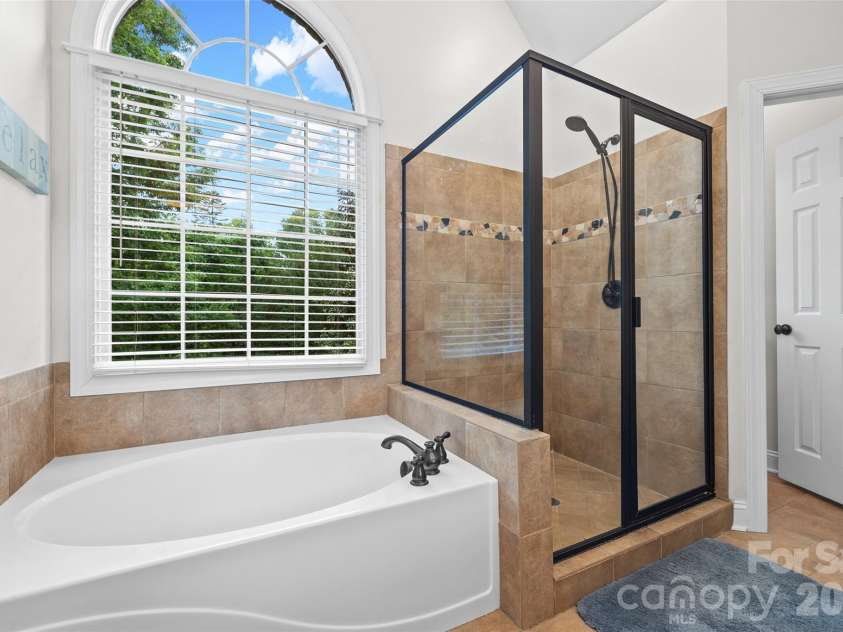 5625 Weavers Row, Gastonia, NC 28056.  MLS# CAR4374207, YatesRealty ID 17744. 