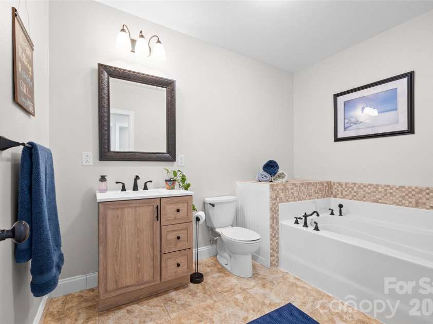 5625 Weavers Row, Gastonia, NC 28056.  MLS# CAR4374207, YatesRealty ID 17744. 