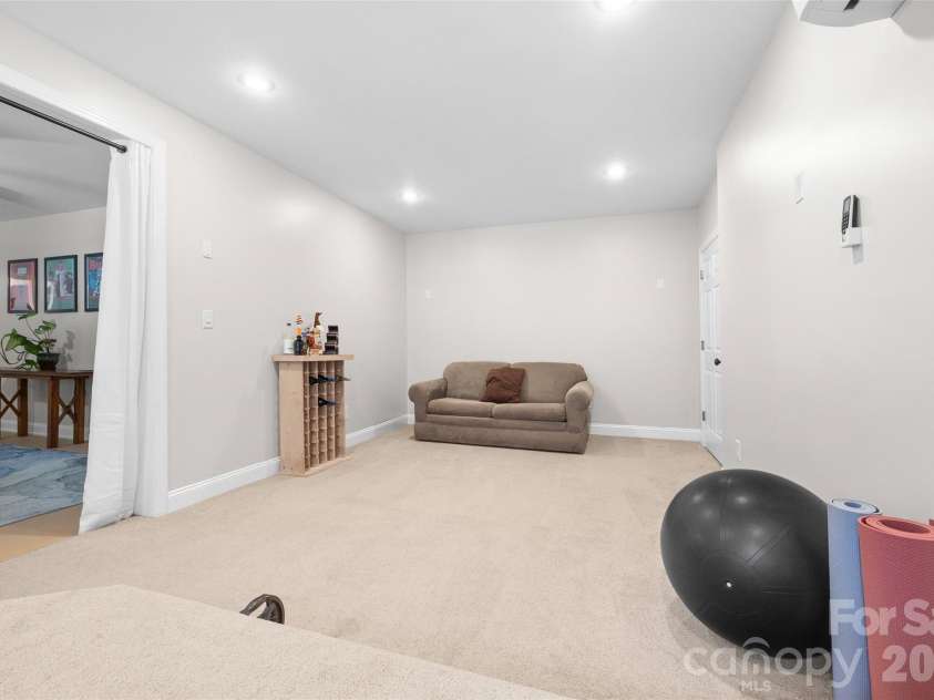 5625 Weavers Row, Gastonia, NC 28056.  MLS# CAR4374207, YatesRealty ID 17744. 