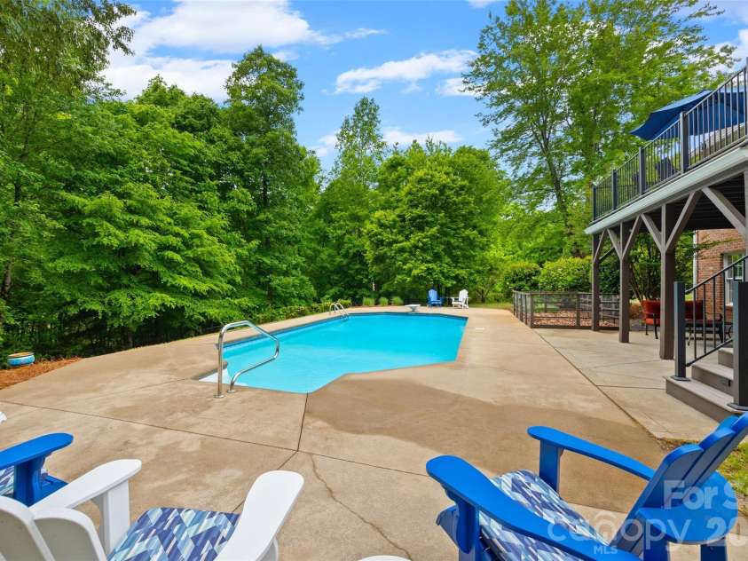 5625 Weavers Row, Gastonia, NC 28056.  MLS# CAR4374207, YatesRealty ID 17744. 