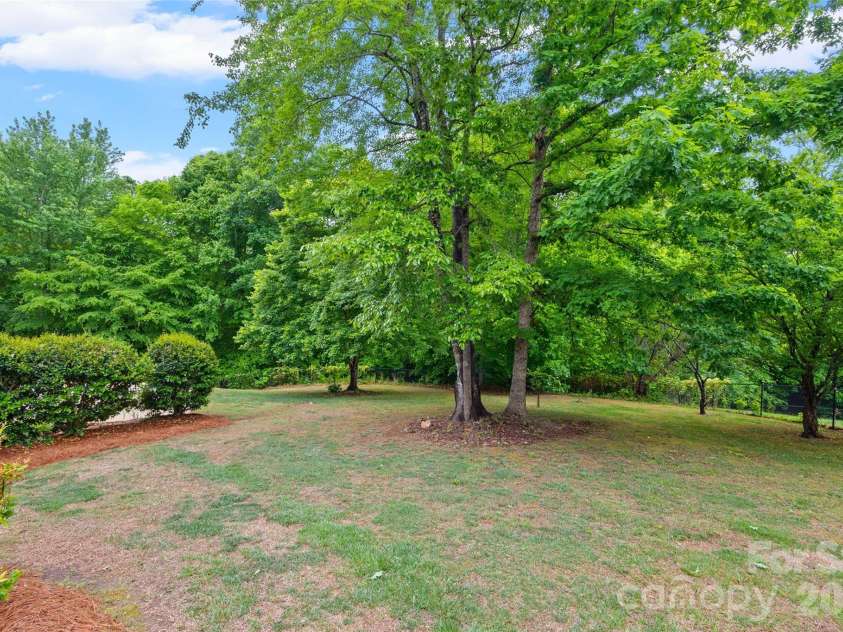 5625 Weavers Row, Gastonia, NC 28056.  MLS# CAR4374207, YatesRealty ID 17744. 