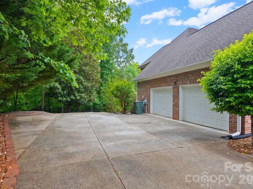 5625 Weavers Row, Gastonia, NC 28056.  MLS# CAR4374207, YatesRealty ID 17744. 