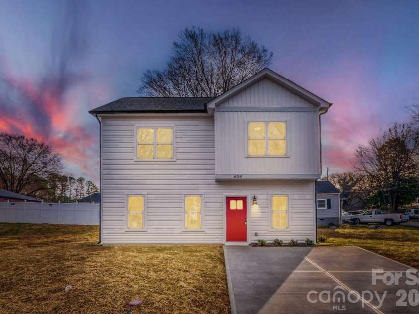 404 Spargo Street, Dallas, NC 28034.  MLS# CAR4373231, YatesRealty ID 17745. Front