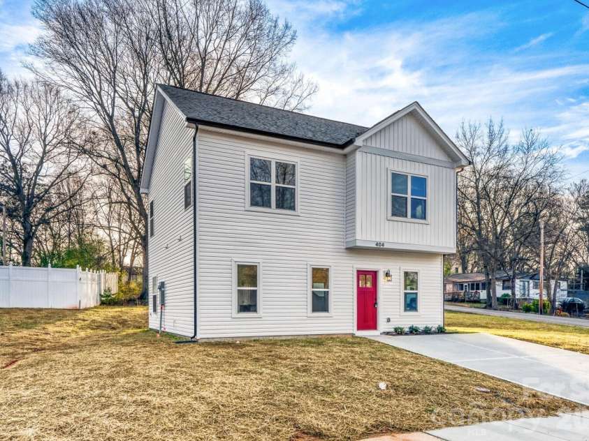404 Spargo Street, Dallas, NC 28034.  MLS# CAR4373231, YatesRealty ID 17745. Front