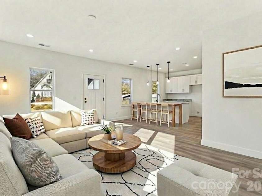 404 Spargo Street, Dallas, NC 28034.  MLS# CAR4373231, YatesRealty ID 17745. Living room