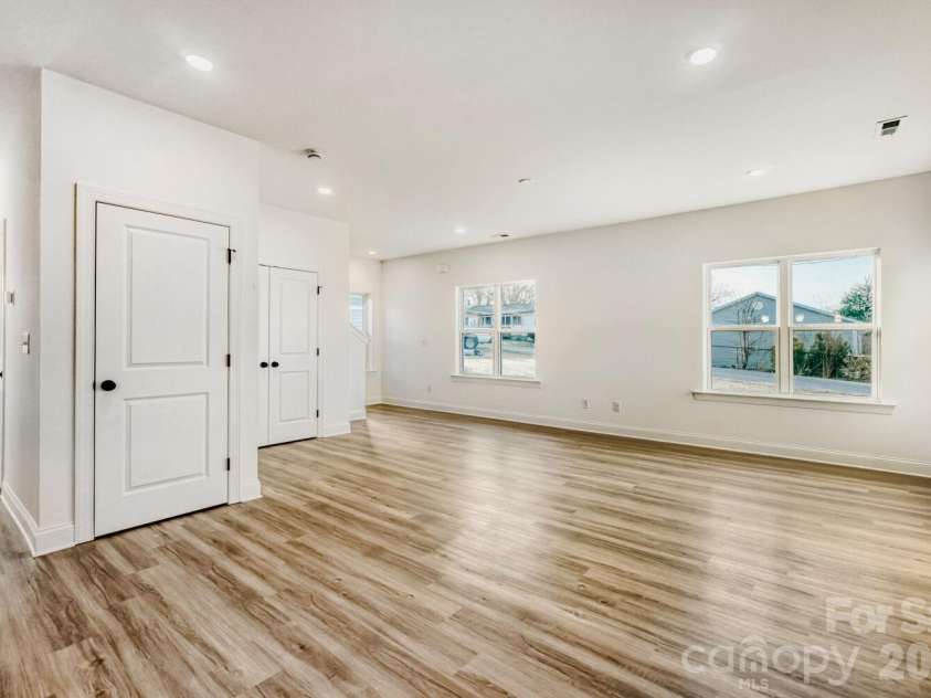 404 Spargo Street, Dallas, NC 28034.  MLS# CAR4373231, YatesRealty ID 17745. Living room