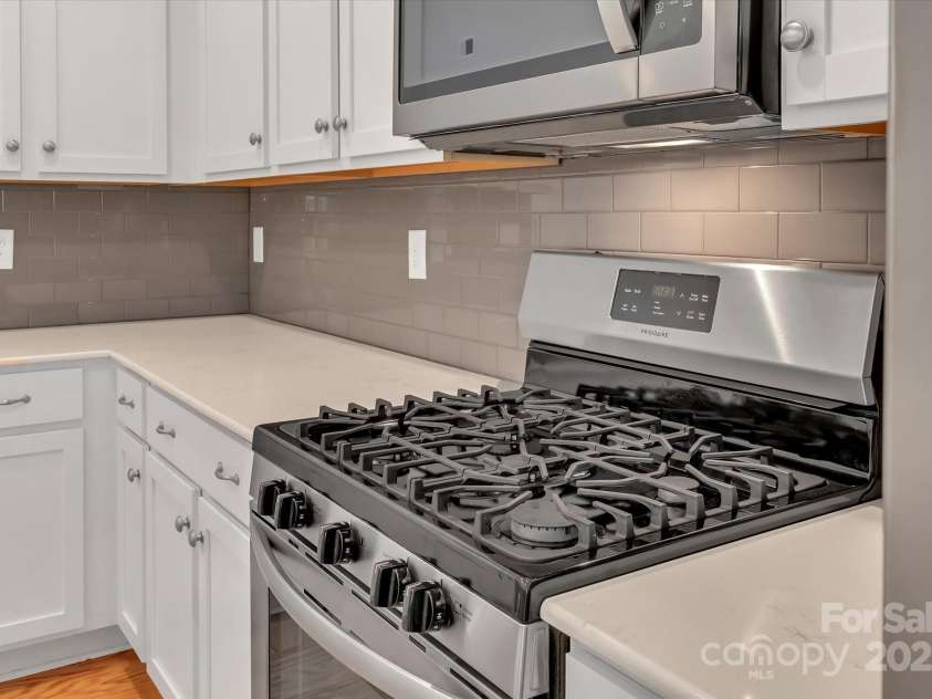 530 Silers Bald Drive, Fort Mill, SC 29715.  MLS# CAR4233274, YatesRealty ID 17745. 