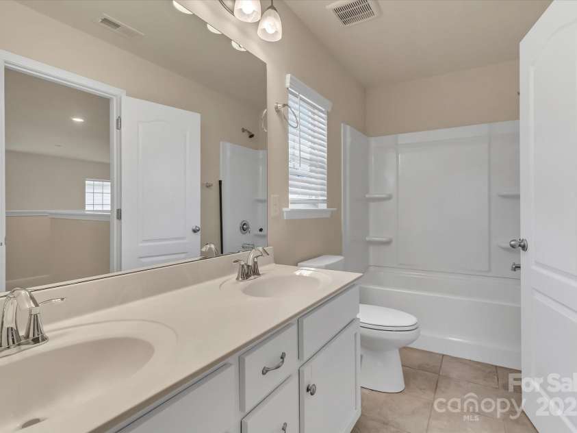 530 Silers Bald Drive, Fort Mill, SC 29715.  MLS# CAR4233274, YatesRealty ID 17745. 