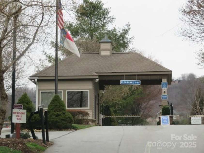 1116 High Vista Drive, Mills River, NC 28759.  MLS# CAR4227946, YatesRealty ID 17746. High Vista Gated Entrance