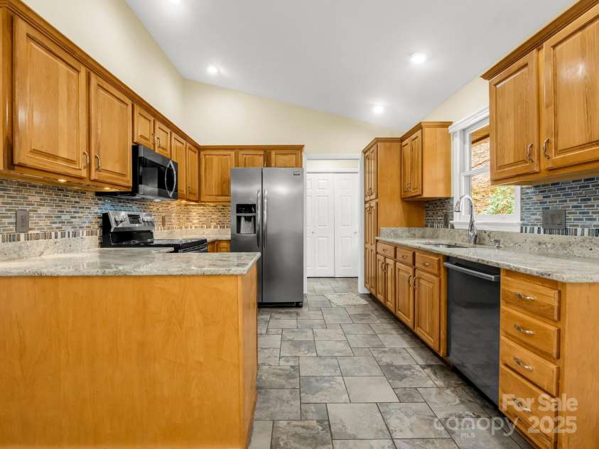 1116 High Vista Drive, Mills River, NC 28759.  MLS# CAR4227946, YatesRealty ID 17746. Kitchen