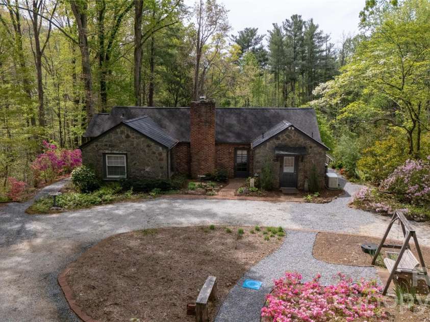 100 Woodmere Drive, Columbus, NC 28722.  MLS# CAR4366915, YatesRealty ID 17747. 