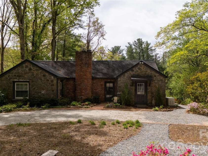 100 Woodmere Drive, Columbus, NC 28722.  MLS# CAR4366915, YatesRealty ID 17747. 