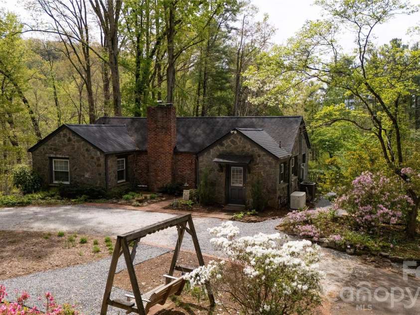 100 Woodmere Drive, Columbus, NC 28722.  MLS# CAR4366915, YatesRealty ID 17747. 