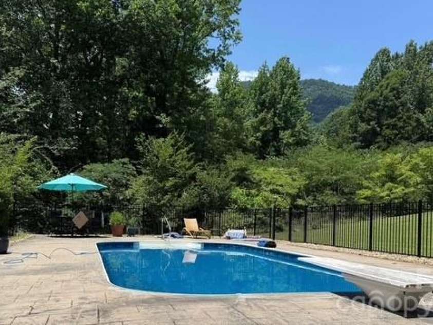 100 Woodmere Drive, Columbus, NC 28722.  MLS# CAR4366915, YatesRealty ID 17747. 