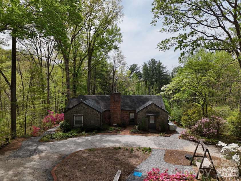 100 Woodmere Drive, Columbus, NC 28722.  MLS# CAR4366915, YatesRealty ID 17747. 