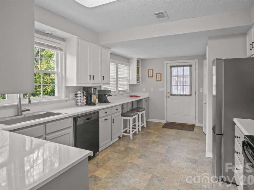 100 Woodmere Drive, Columbus, NC 28722.  MLS# CAR4366915, YatesRealty ID 17747. 
