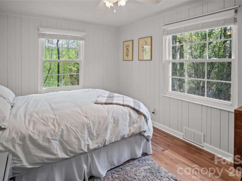 100 Woodmere Drive, Columbus, NC 28722.  MLS# CAR4366915, YatesRealty ID 17747. 