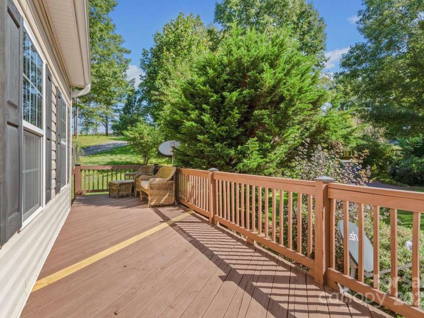 36 Forest Ridge Drive, Asheville, NC 28806.  MLS# CAR4180913, YatesRealty ID 17747. 