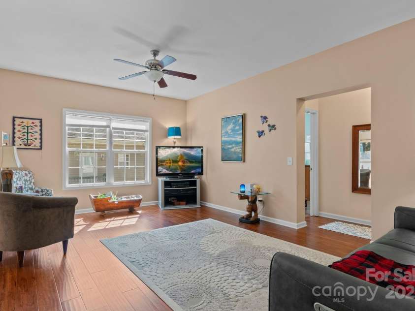 36 Forest Ridge Drive, Asheville, NC 28806.  MLS# CAR4180913, YatesRealty ID 17747. 