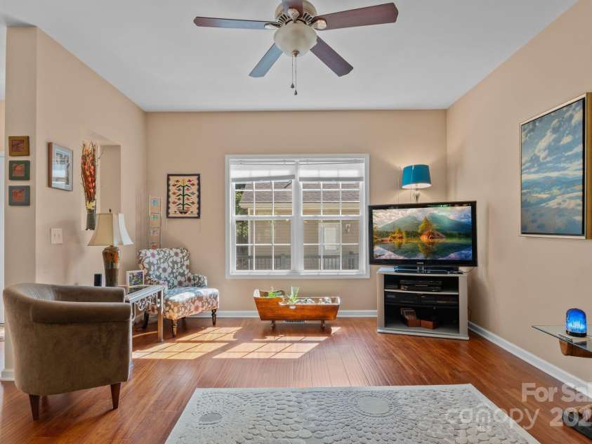 36 Forest Ridge Drive, Asheville, NC 28806.  MLS# CAR4180913, YatesRealty ID 17747. 