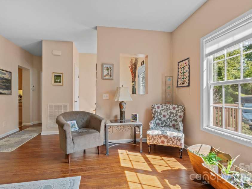 36 Forest Ridge Drive, Asheville, NC 28806.  MLS# CAR4180913, YatesRealty ID 17747. 