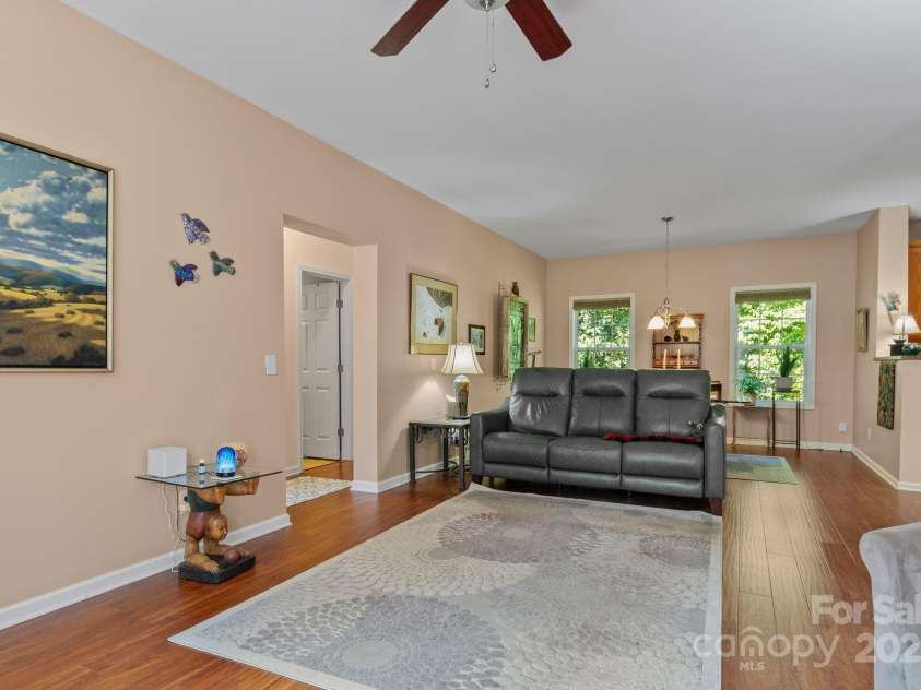 36 Forest Ridge Drive, Asheville, NC 28806.  MLS# CAR4180913, YatesRealty ID 17747. 