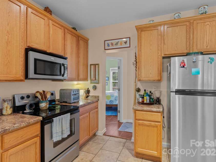 36 Forest Ridge Drive, Asheville, NC 28806.  MLS# CAR4180913, YatesRealty ID 17747. 