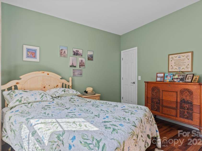 36 Forest Ridge Drive, Asheville, NC 28806.  MLS# CAR4180913, YatesRealty ID 17747. 