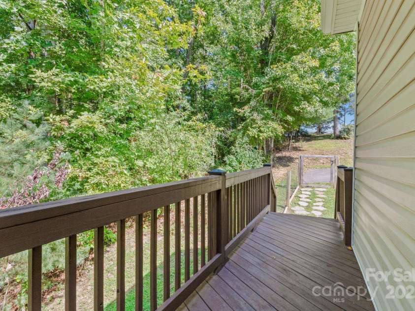 36 Forest Ridge Drive, Asheville, NC 28806.  MLS# CAR4180913, YatesRealty ID 17747. 