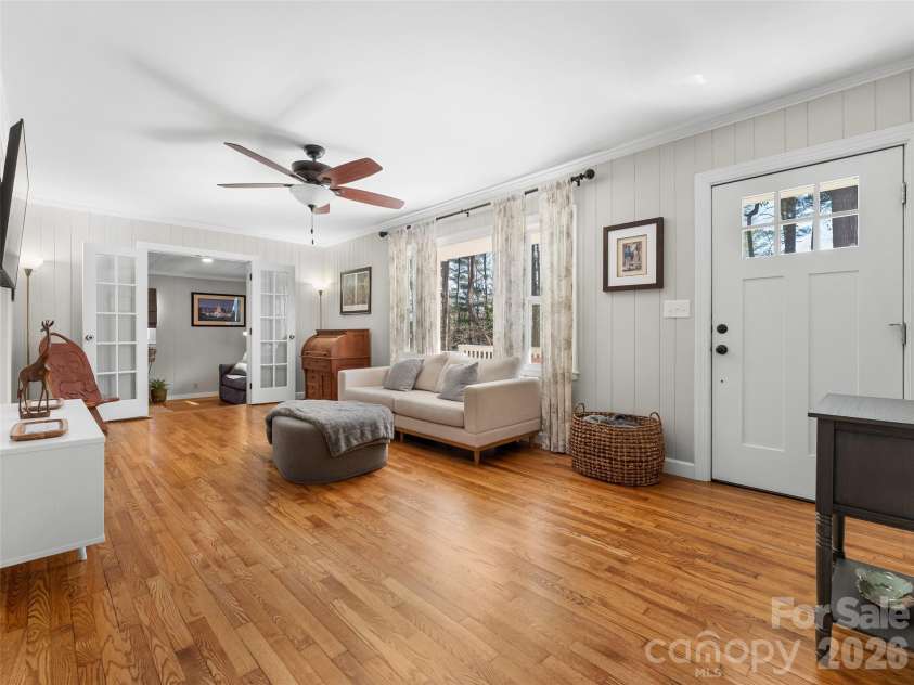 625 Lenox Place, Hendersonville, NC 28739.  MLS# CAR4361040, YatesRealty ID 17748. 