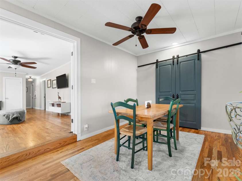 625 Lenox Place, Hendersonville, NC 28739.  MLS# CAR4361040, YatesRealty ID 17748. 