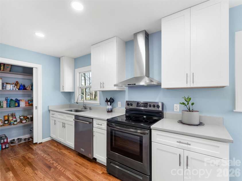 625 Lenox Place, Hendersonville, NC 28739.  MLS# CAR4361040, YatesRealty ID 17748. 
