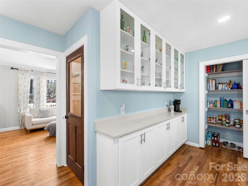625 Lenox Place, Hendersonville, NC 28739.  MLS# CAR4361040, YatesRealty ID 17748. 