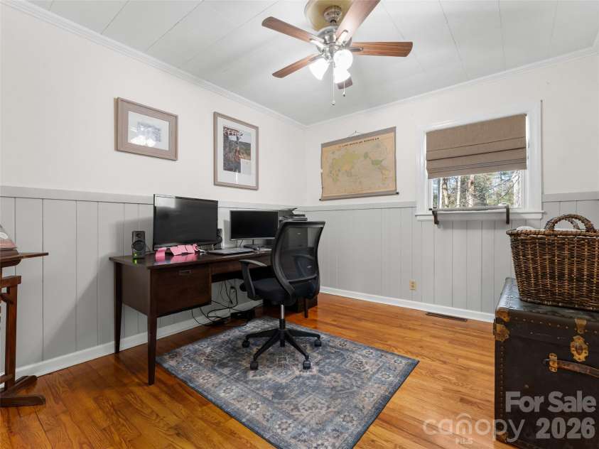 625 Lenox Place, Hendersonville, NC 28739.  MLS# CAR4361040, YatesRealty ID 17748. 