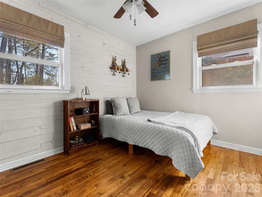 625 Lenox Place, Hendersonville, NC 28739.  MLS# CAR4361040, YatesRealty ID 17748. 