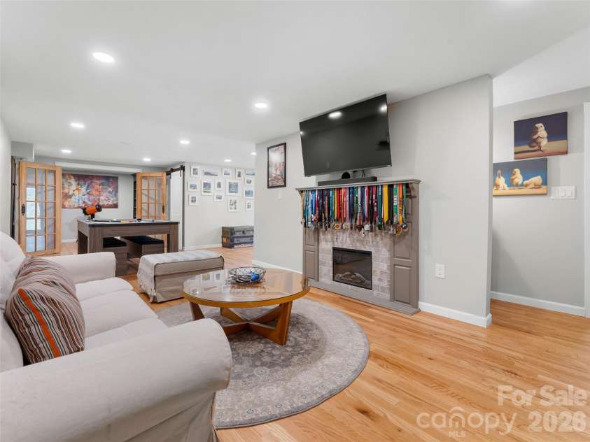 625 Lenox Place, Hendersonville, NC 28739.  MLS# CAR4361040, YatesRealty ID 17748. 